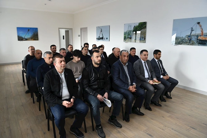 Azərişıq nümayəndələri Xankəndində sahibkarlarla görüş keçirdi — FOTOLAR Azərişıq nümayəndələri Xankəndində sahibkarlarla görüş keçirdi — FOTOLAR