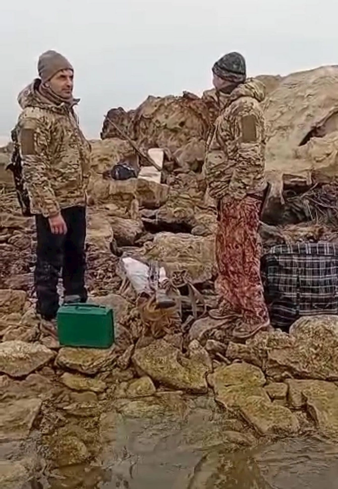 Köməksiz qalan balıqçılar xilas edildi — FOTO Köməksiz qalan balıqçılar xilas edildi — FOTO