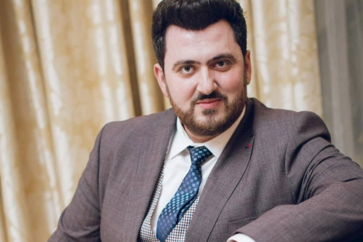Həmin vaxt Əməkdar artist də liseydə olubmuş