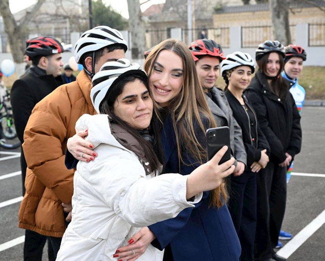 Alyona Əliyeva 50 uşağa velosiped hədiyyə etdi — FOTOLAR