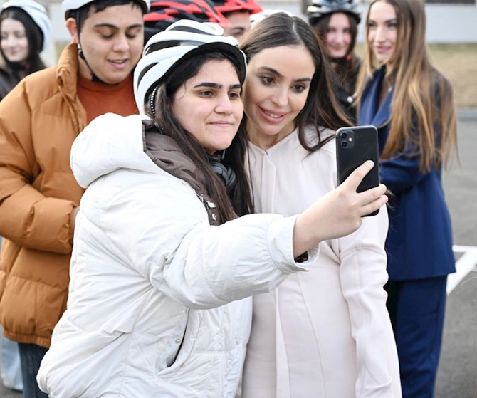 Alyona Əliyeva 50 uşağa velosiped hədiyyə etdi — FOTOLAR