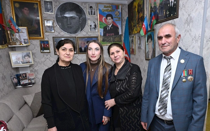 Leyla Əliyeva və Alyona Əliyeva Gəncə Memorial Kompleksində — FOTOLAR