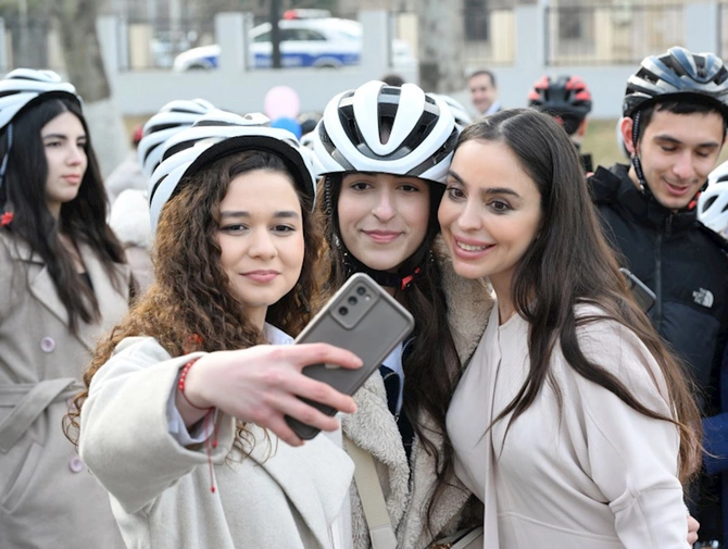 Alyona Əliyeva 50 uşağa velosiped hədiyyə etdi — FOTOLAR
