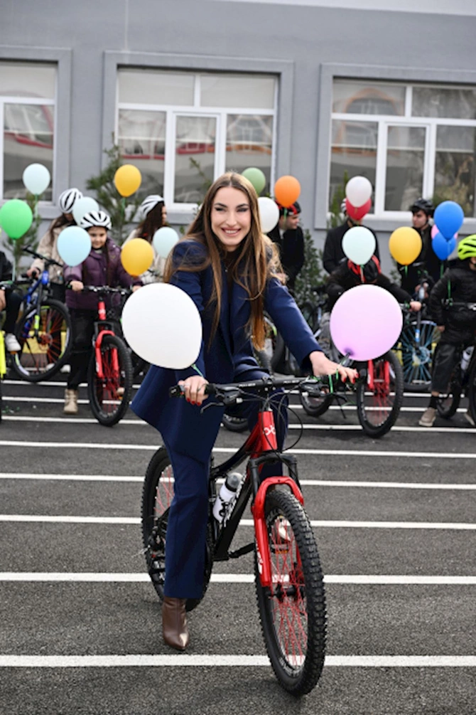 Alyona Əliyeva 50 uşağa velosiped hədiyyə etdi — FOTOLAR
