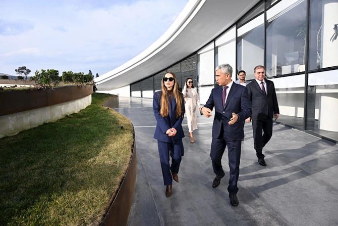 Leyla Əliyeva və Alyona Əliyeva Gəncə Memorial Kompleksində — FOTOLAR