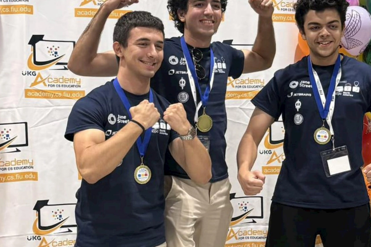 Azərbaycandan olan tələbə — Atabəy Rəcəbli ABŞ-da ICPC Regional Olimpiadasında birinci oldu (FOTO)
