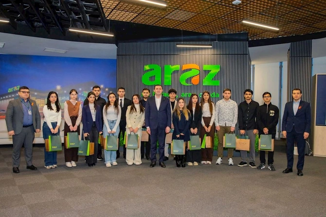 “Araz” supermarketlər şəbəkəsi 100-dən çox əməkdaşının övladına təhsil təqaüdü verir — FOTOLAR “Araz” supermarketlər şəbəkəsi 100-dən çox əməkdaşının övladına təhsil təqaüdü verir — FOTOLAR