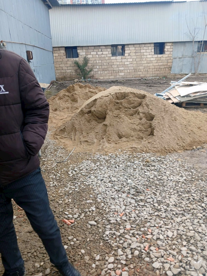 Azərbaycanda biznesmenlə bir qrup şəxs arasında insident — VİDEO/FOTOLAR