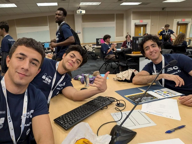 Azərbaycandan olan tələbə — Atabəy Rəcəbli ABŞ-da ICPC Regional Olimpiadasında birinci oldu (FOTO)