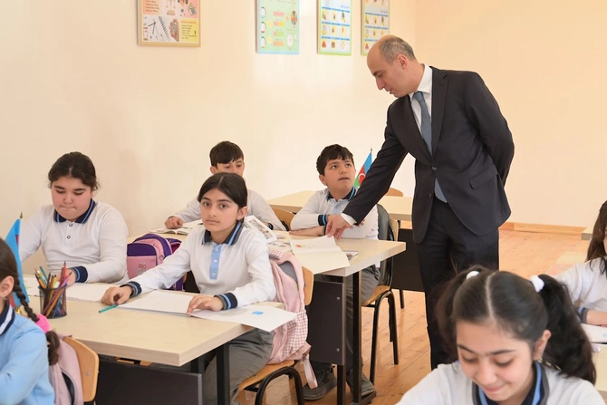 Emin Əmrullayev Xankəndi və Xocalıda təhsil müəssisələrində oldu — FOTOLAR
