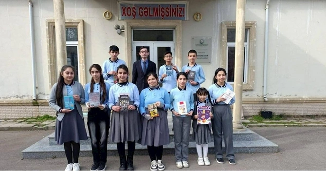 “Qala Sığorta” “Hər şagirdə bir kitab” layihəsinə dəstək verdi — FOTOLAR