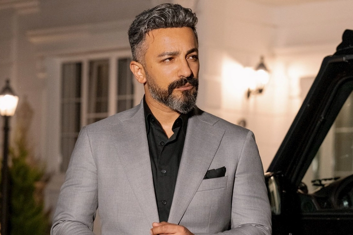 Azərbaycanlı aparıcı bir şəklini 1500 dollara satır