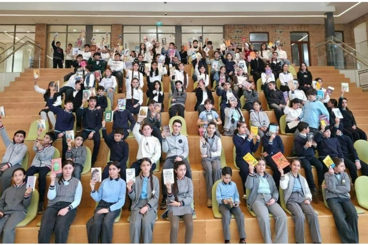“Qala Sığorta” “Hər şagirdə bir kitab” layihəsinə dəstək verdi — FOTOLAR