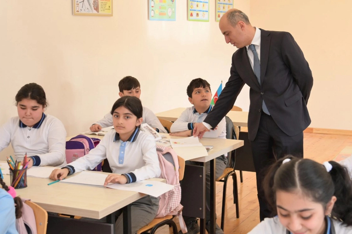 Emin Əmrullayev Xankəndi və Xocalıda təhsil müəssisələrində oldu — FOTOLAR