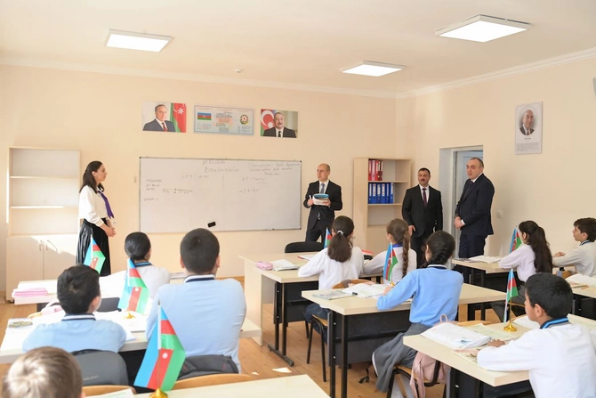 Emin Əmrullayev Xankəndi və Xocalıda təhsil müəssisələrində oldu — FOTOLAR