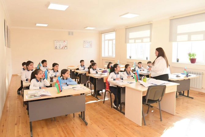 Emin Əmrullayev Xankəndi və Xocalıda təhsil müəssisələrində oldu — FOTOLAR