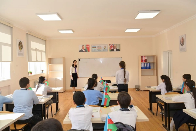 Emin Əmrullayev Xankəndi və Xocalıda təhsil müəssisələrində oldu — FOTOLAR