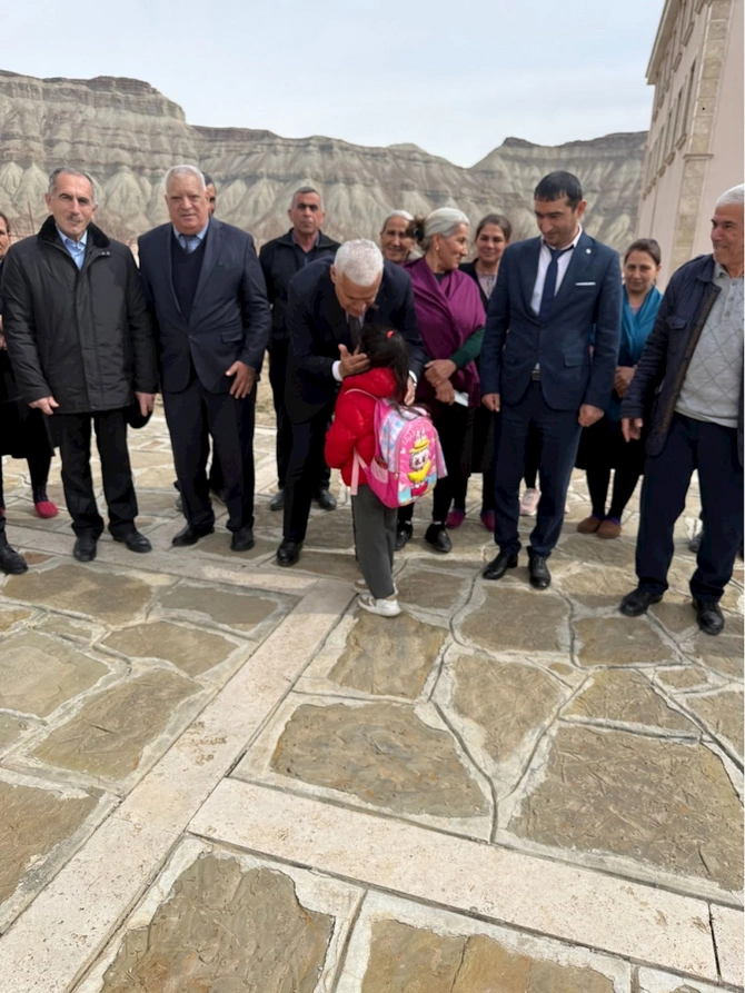 Milli Məclisin deputatı Vüqar Rəhimzadə Culfada seçiciləri ilə növbəti görüşünü keçirib — FOTOLAR Milli Məclisin deputatı Vüqar Rəhimzadə Culfada seçiciləri ilə növbəti görüşünü keçirib — FOTOLAR