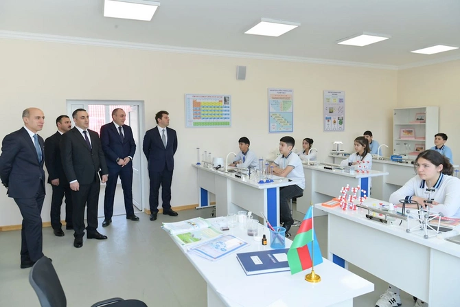 Emin Əmrullayev Xankəndi və Xocalıda təhsil müəssisələrində oldu — FOTOLAR
