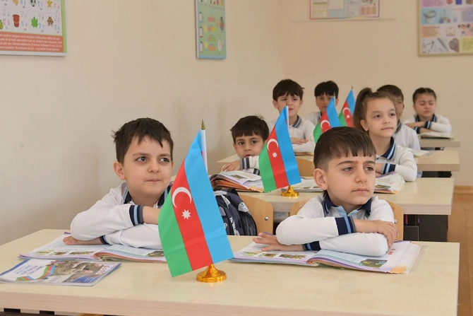 Emin Əmrullayev Xankəndi və Xocalıda təhsil müəssisələrində oldu — FOTOLAR