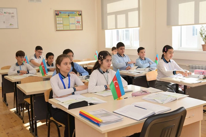 Emin Əmrullayev Xankəndi və Xocalıda təhsil müəssisələrində oldu — FOTOLAR