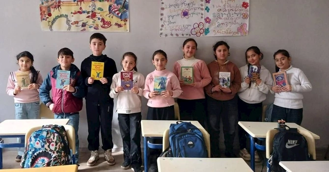 “Qala Sığorta” “Hər şagirdə bir kitab” layihəsinə dəstək verdi — FOTOLAR