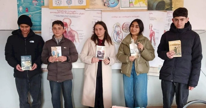 “Qala Sığorta” “Hər şagirdə bir kitab” layihəsinə dəstək verdi — FOTOLAR