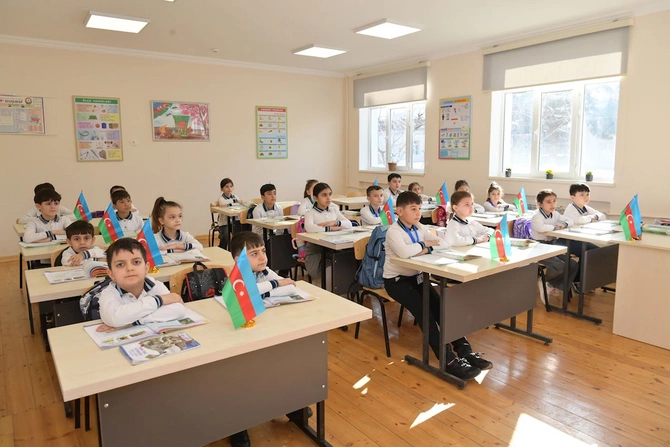Emin Əmrullayev Xankəndi və Xocalıda təhsil müəssisələrində oldu — FOTOLAR