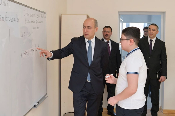 Emin Əmrullayev Xankəndi və Xocalıda təhsil müəssisələrində oldu — FOTOLAR