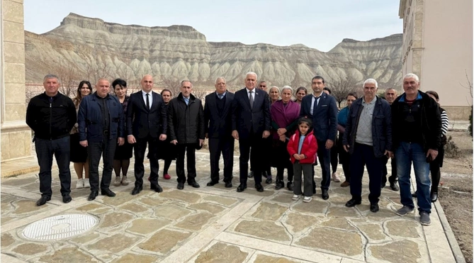 Milli Məclisin deputatı Vüqar Rəhimzadə Culfada seçiciləri ilə növbəti görüşünü keçirib — FOTOLAR Milli Məclisin deputatı Vüqar Rəhimzadə Culfada seçiciləri ilə növbəti görüşünü keçirib — FOTOLAR