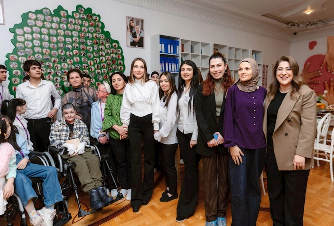 Leyla Əliyeva, Arzu Əliyeva və Alyona Əliyeva “Yaşama Dəstək” Mərkəzində olublar — FOTOLAR
