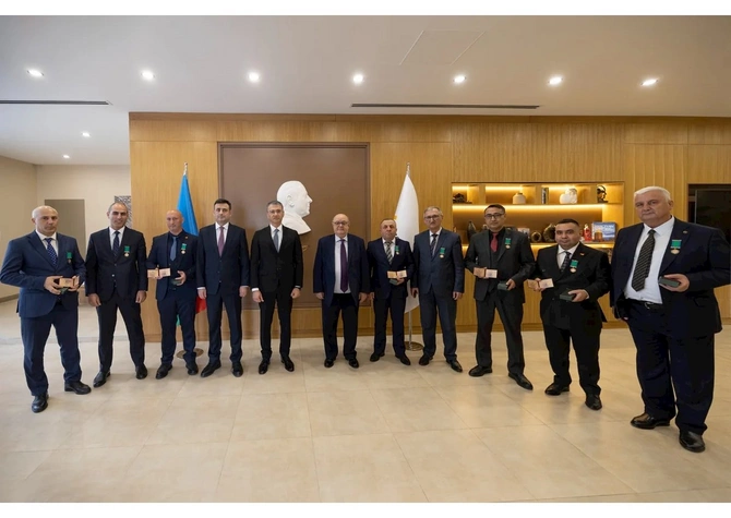 AzerGoldda Tərəqqi medalına layiq görülmüş əməkdaşlarla görüş keçirilib — FOTOLAR