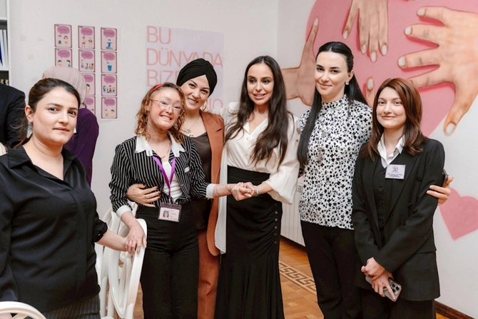 Leyla Əliyeva, Arzu Əliyeva və Alyona Əliyeva “Yaşama Dəstək” Mərkəzində olublar — FOTOLAR