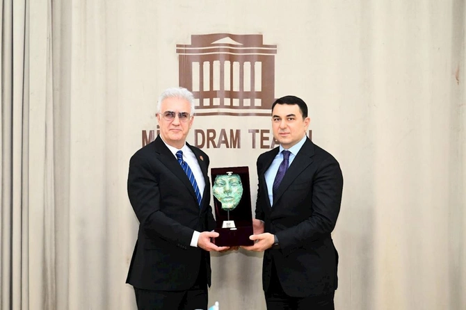 Mədəniyyət naziri Adil Kərimli Türk dünyasının teatr təmsilçiləri ilə görüşüb — FOTOLAR Mədəniyyət naziri Adil Kərimli Türk dünyasının teatr təmsilçiləri ilə görüşüb — FOTOLAR