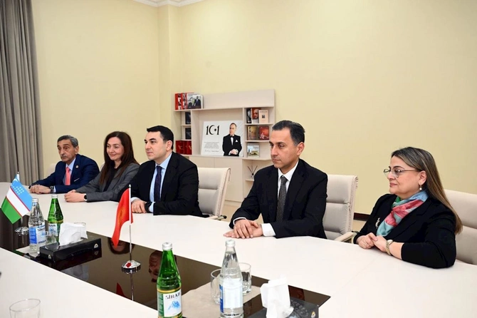 Mədəniyyət naziri Adil Kərimli Türk dünyasının teatr təmsilçiləri ilə görüşüb — FOTOLAR Mədəniyyət naziri Adil Kərimli Türk dünyasının teatr təmsilçiləri ilə görüşüb — FOTOLAR