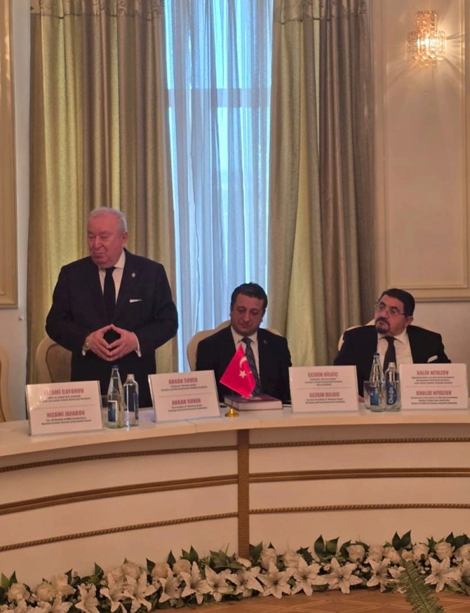 Yazıçı-publisist Emil Nəsirlinin yeni nəşr olunan “Prezident” kitabının təqdimat mərasimi keçirilib — FOTOLAR