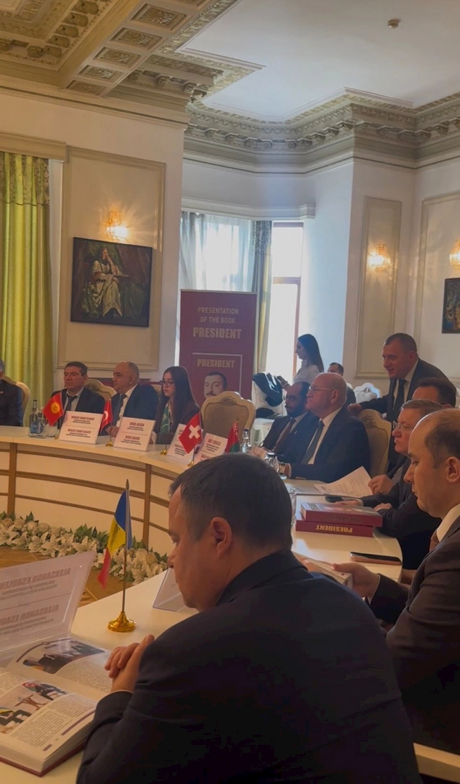 Yazıçı-publisist Emil Nəsirlinin yeni nəşr olunan “Prezident” kitabının təqdimat mərasimi keçirilib — FOTOLAR