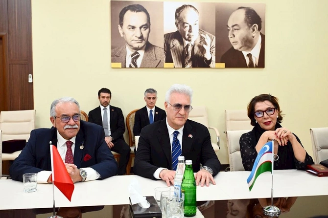 Mədəniyyət naziri Adil Kərimli Türk dünyasının teatr təmsilçiləri ilə görüşüb — FOTOLAR Mədəniyyət naziri Adil Kərimli Türk dünyasının teatr təmsilçiləri ilə görüşüb — FOTOLAR