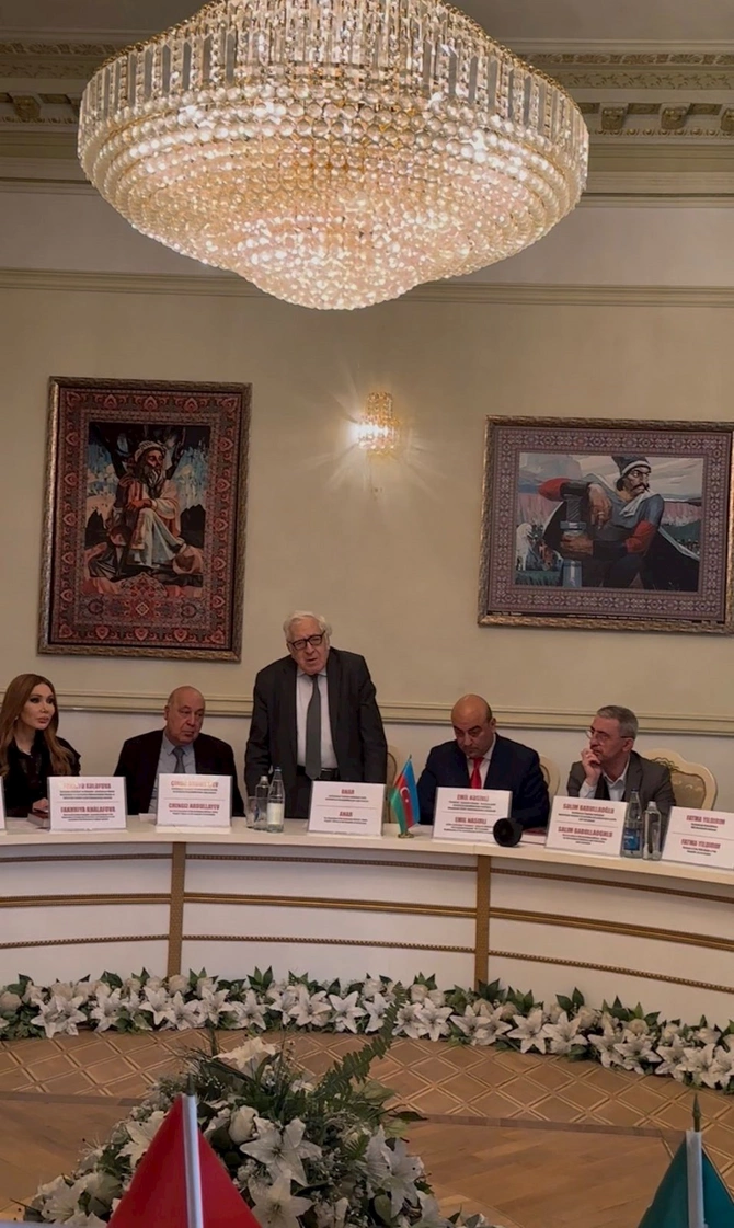 Yazıçı-publisist Emil Nəsirlinin yeni nəşr olunan “Prezident” kitabının təqdimat mərasimi keçirilib — FOTOLAR