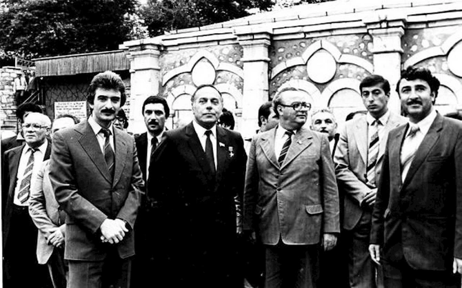 Eyni amalın iki müəllifi: Heydər Əliyev və İlham Əliyevin dövlətçilik fəlsəfəsində paralellər