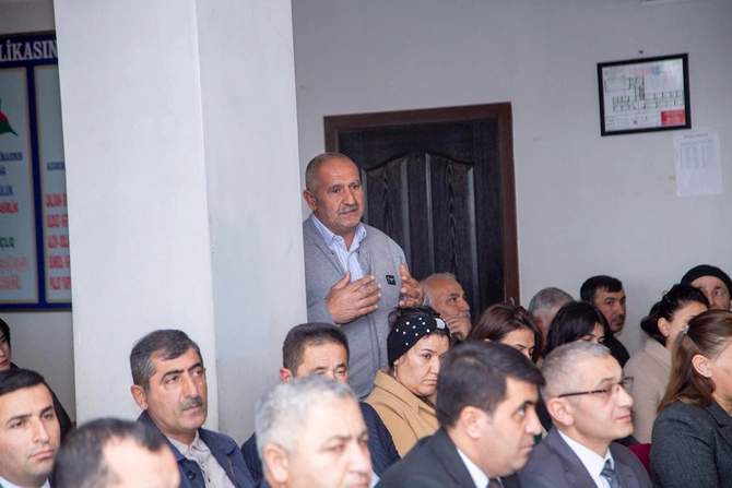 Salyan RİH başçısı sakinlərlə görüş keçirib — FOTOLAR