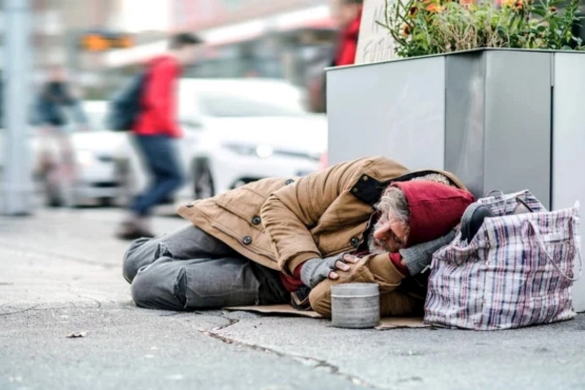 Bakıda dilənçinin günlük qazancı açıqlandı — Heç neft şirkətində işləyənlər o qədər maaş almır