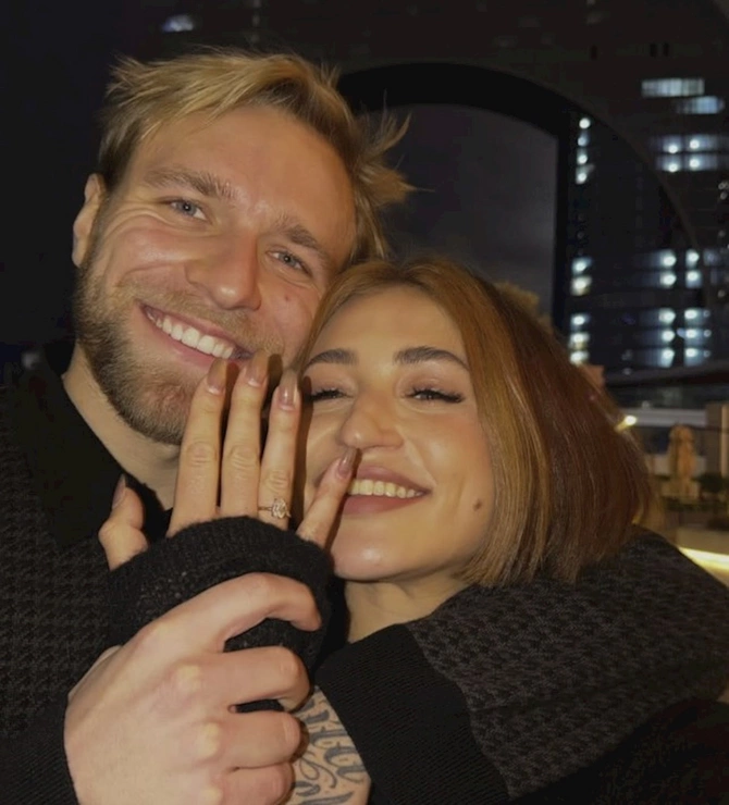 “Sabah”ın futbolçusunun adı aktrisa ilə hallandı — Nişanlısı verilişinə çağırıb soruşdu (FOTOLAR) “Sabah”ın futbolçusunun adı aktrisa ilə hallandı — Nişanlısı verilişinə çağırıb soruşdu (FOTOLAR)