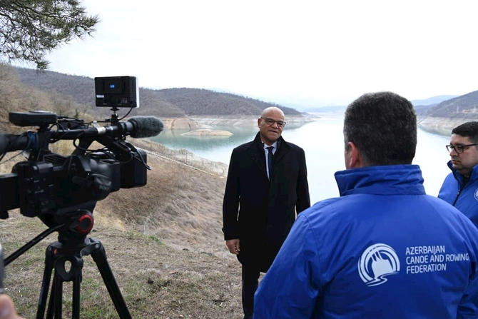 Beynəlxalq kanoe federasiyalarının prezidentləri Sərsəng su anbarında — FOTOLAR Beynəlxalq kanoe federasiyalarının prezidentləri Sərsəng su anbarında — FOTOLAR