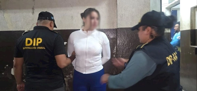Cənubun Barbisi narkotikə görə tutuldu — FOTOLAR Cənubun Barbisi narkotikə görə tutuldu — FOTOLAR