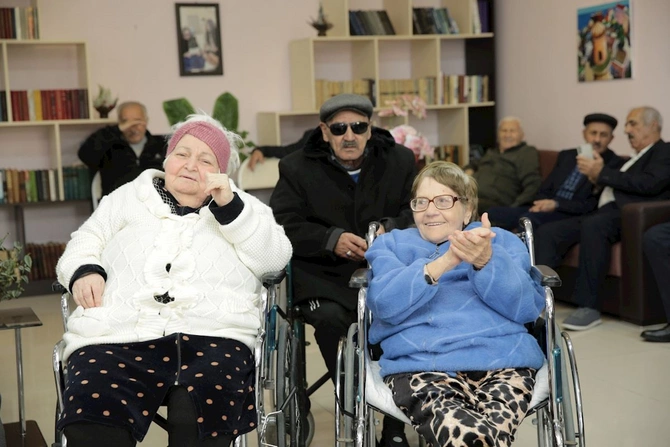 Ahıl şəxslər üçün sosial xidmət müəssisəsində bayram tədbiri təşkil olunub — FOTOLAR