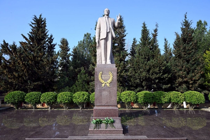 Mədəniyyət naziri Hacıqabulda vətəndaşların müraciətlərini dinlədi — FOTOLAR Mədəniyyət naziri Hacıqabulda vətəndaşların müraciətlərini dinlədi — FOTOLAR