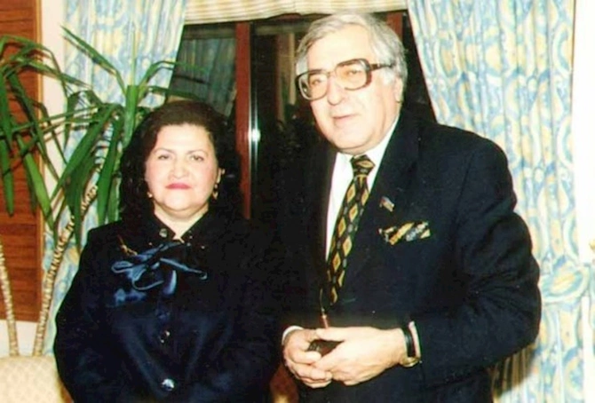 “Gələn il “dəmir toy” etməyi düşünürük” — Yazıçı Anar (FOTOLAR)