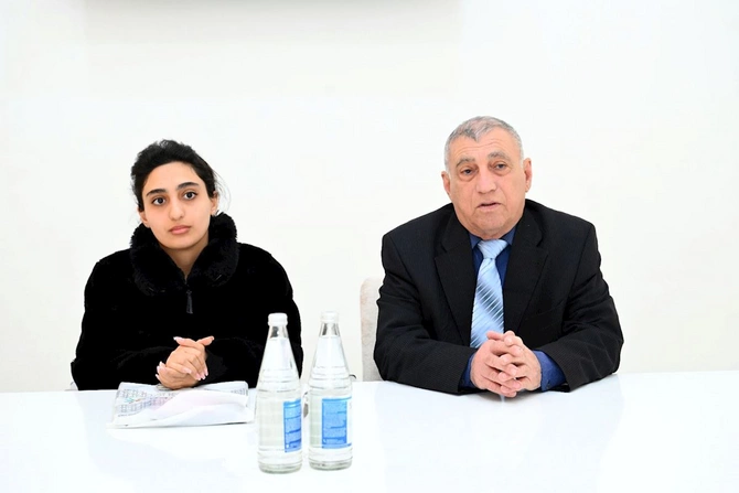 Mədəniyyət naziri Hacıqabulda vətəndaşların müraciətlərini dinlədi — FOTOLAR Mədəniyyət naziri Hacıqabulda vətəndaşların müraciətlərini dinlədi — FOTOLAR