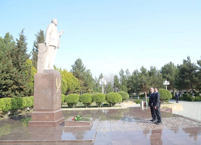 Adil Kərimli Hacıqabulda vətəndaşları qəbul etdi — FOTOLAR Adil Kərimli Hacıqabulda vətəndaşları qəbul etdi — FOTOLAR